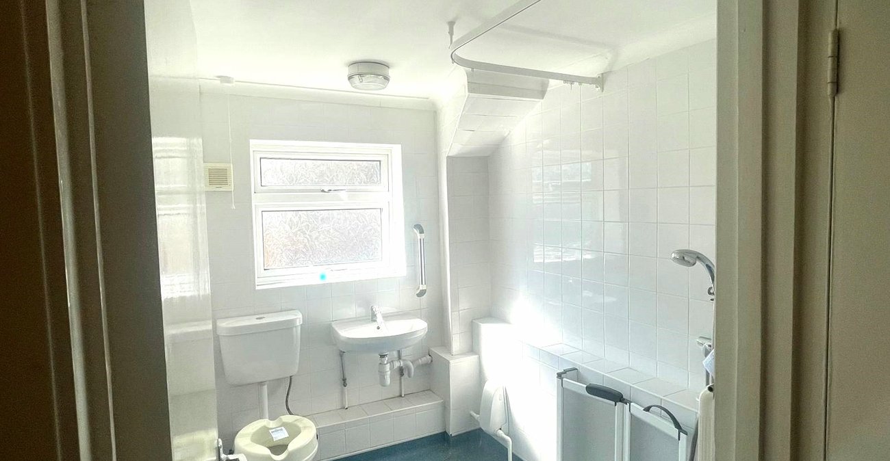 3 bedroom house for sale in London | Robinson Jackson