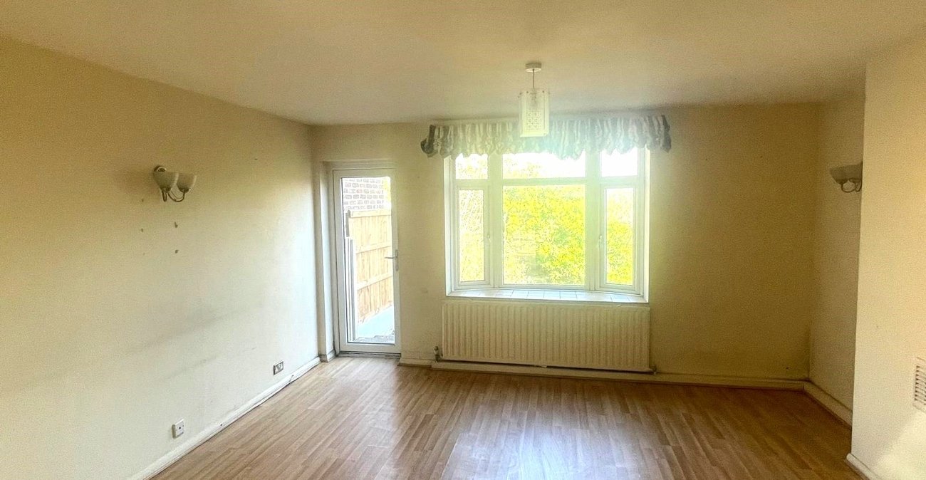 3 bedroom house for sale in London | Robinson Jackson