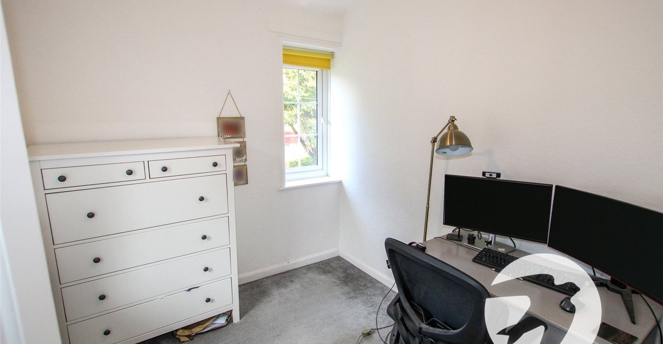 3 bedroom house for sale in London | Robinson Jackson