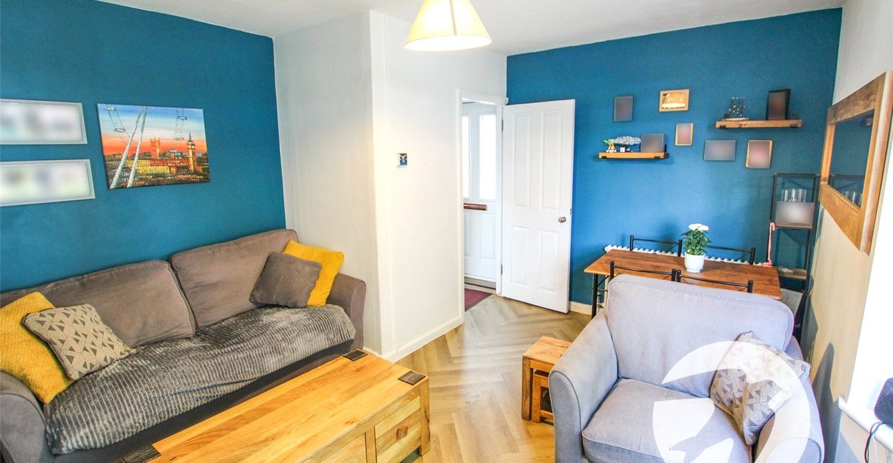 3 bedroom house for sale in London | Robinson Jackson