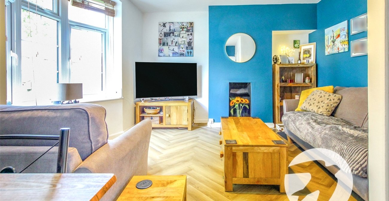 3 bedroom house for sale in London | Robinson Jackson