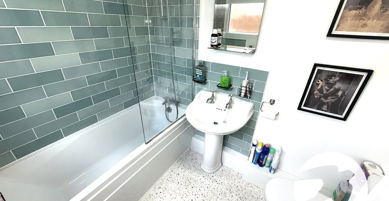 3 bedroom house for sale in London | Robinson Jackson