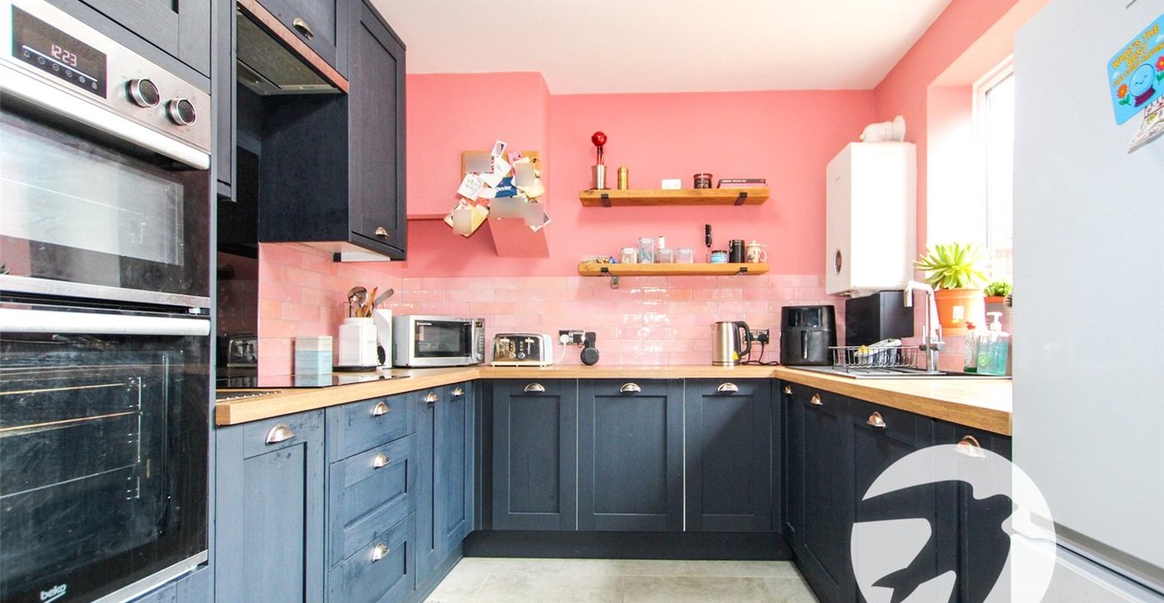 3 bedroom house for sale in London | Robinson Jackson