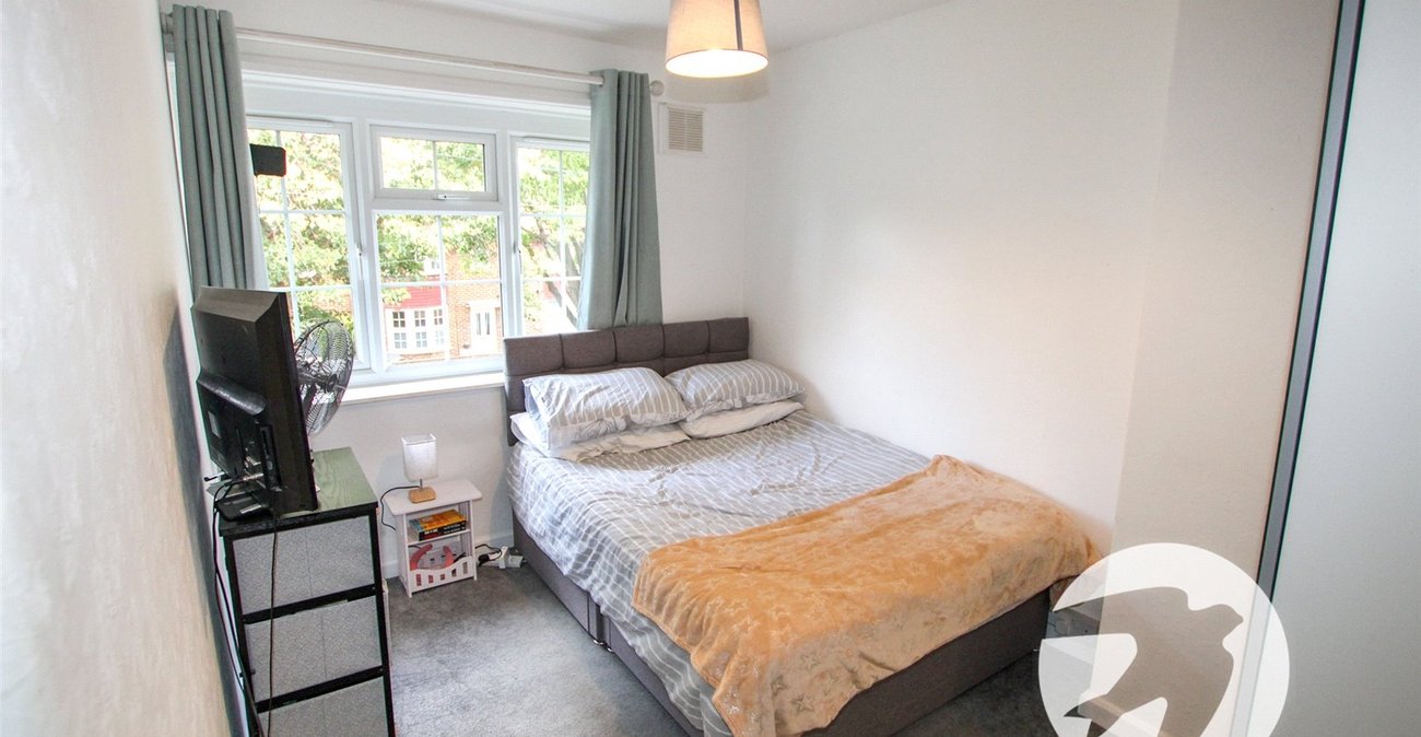 3 bedroom house for sale in London | Robinson Jackson