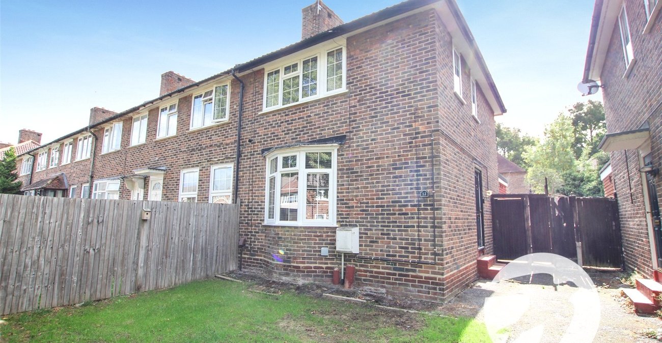 3 bedroom house for sale in London | Robinson Jackson