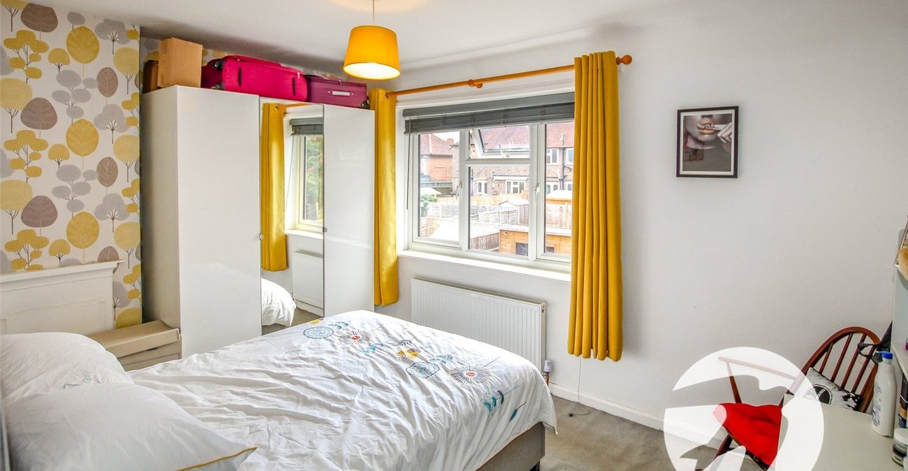 3 bedroom house for sale in London | Robinson Jackson