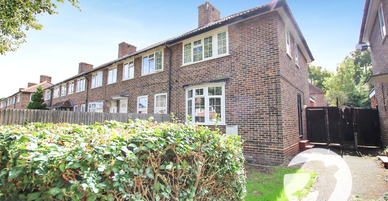 3 bedroom house for sale in London | Robinson Jackson