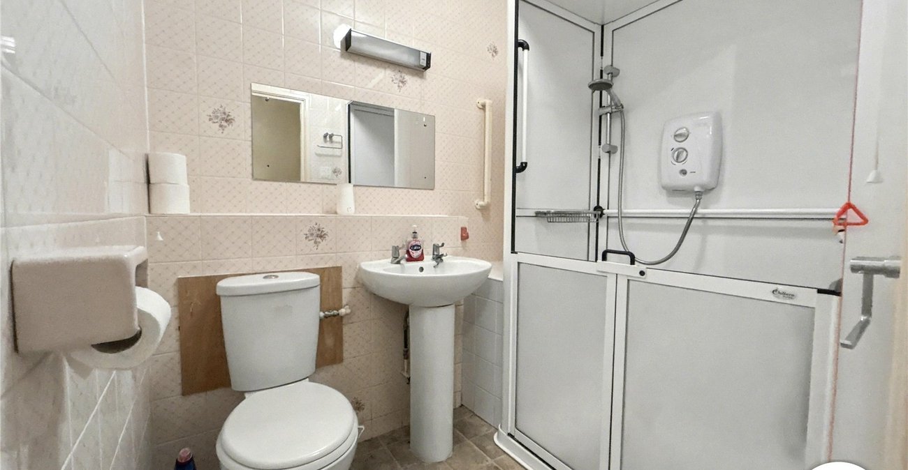 2 bedroom property for sale in Sidcup | Robinson Jackson