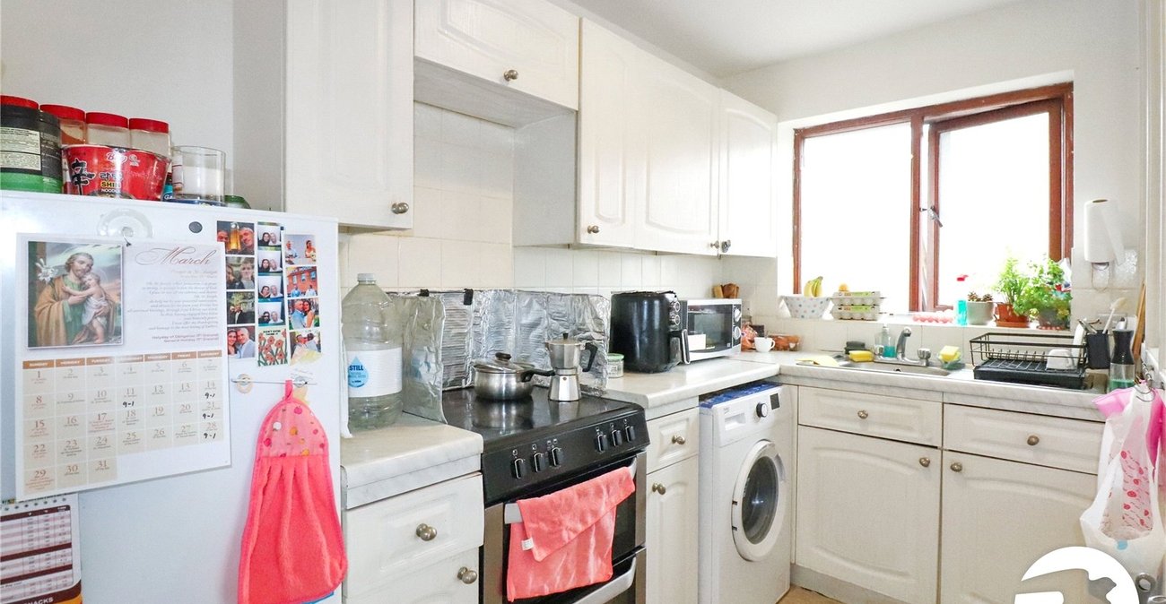 2 bedroom property for sale in Belvedere | Robinson Jackson