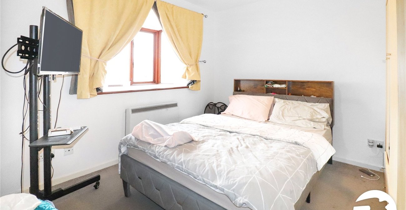 2 bedroom property for sale in Belvedere | Robinson Jackson