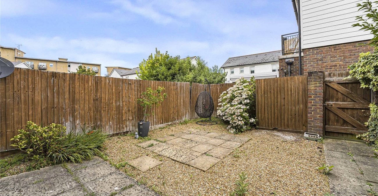 2 bedroom house for sale in Greenhithe | Robinson Jackson