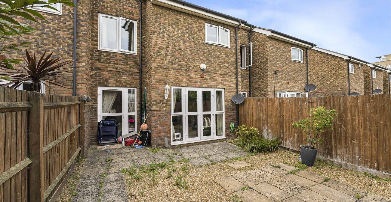 2 bedroom house for sale in Greenhithe | Robinson Jackson