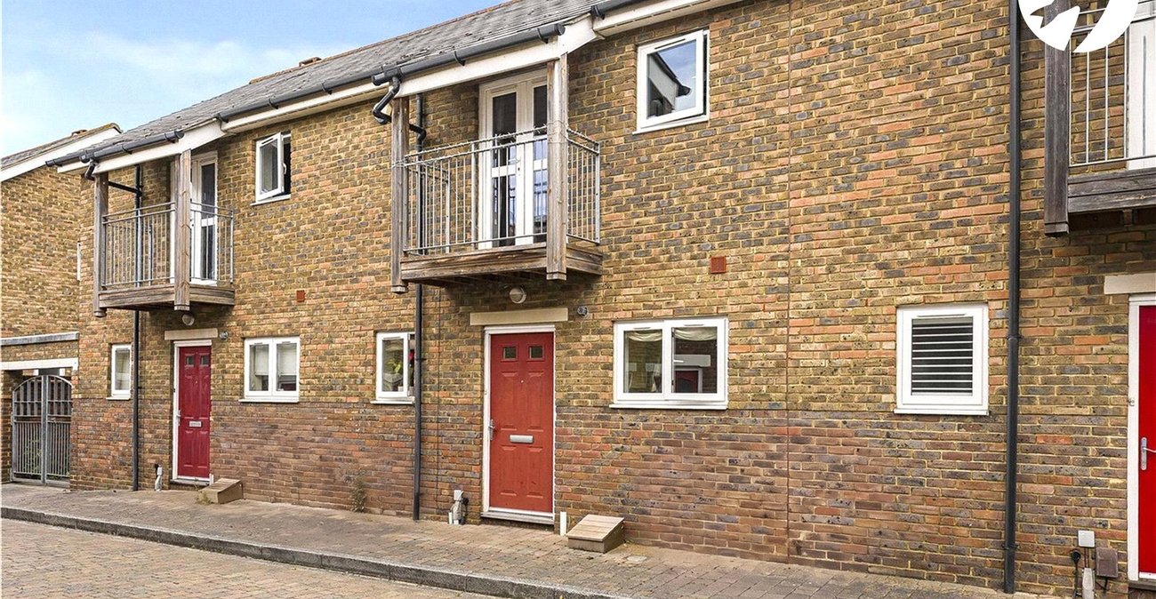 2 bedroom house for sale in Greenhithe | Robinson Jackson
