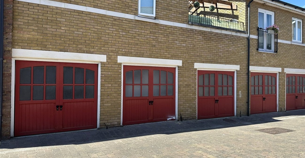 2 bedroom house for sale in Greenhithe | Robinson Jackson