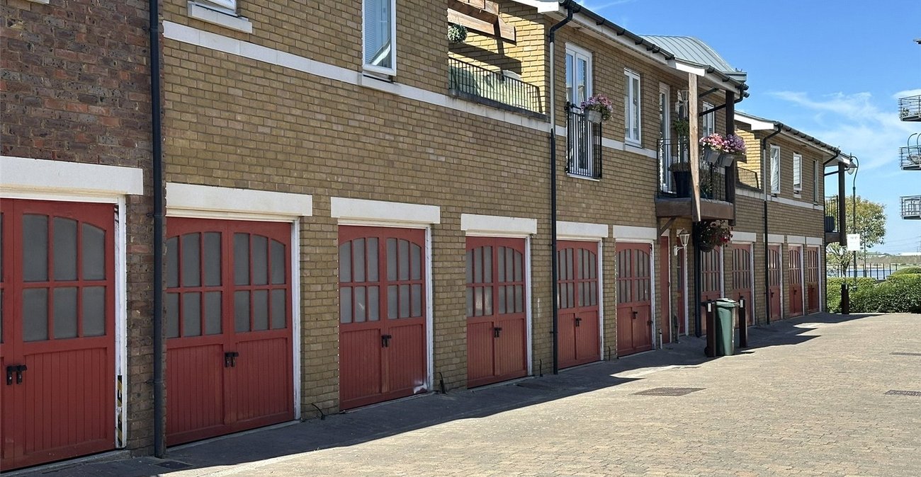 2 bedroom house for sale in Greenhithe | Robinson Jackson