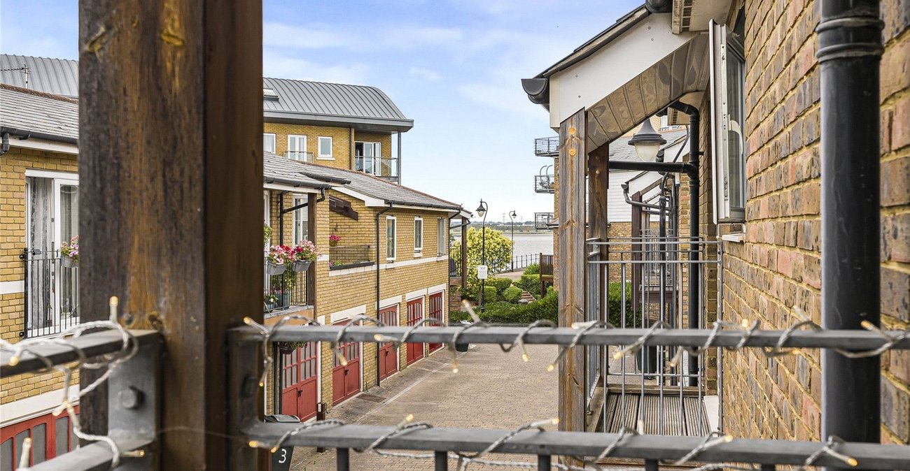 2 bedroom house for sale in Greenhithe | Robinson Jackson