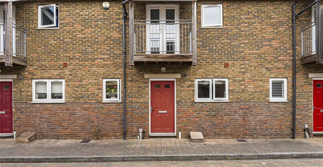 2 bedroom house for sale in Greenhithe | Robinson Jackson
