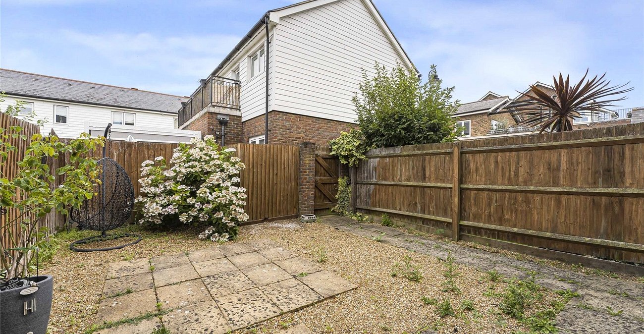 2 bedroom house for sale in Greenhithe | Robinson Jackson