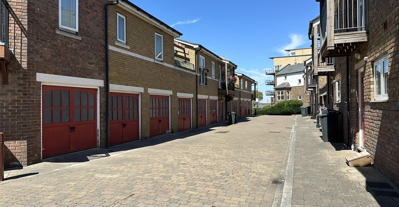 2 bedroom house for sale in Greenhithe | Robinson Jackson