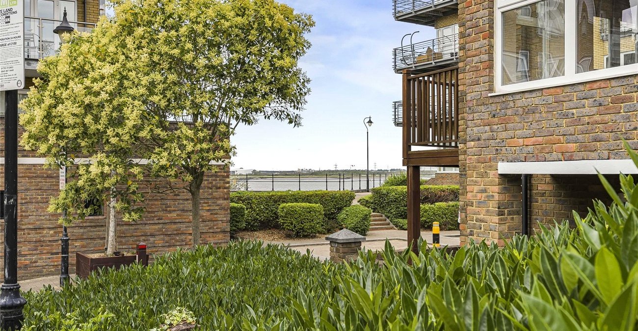2 bedroom house for sale in Greenhithe | Robinson Jackson