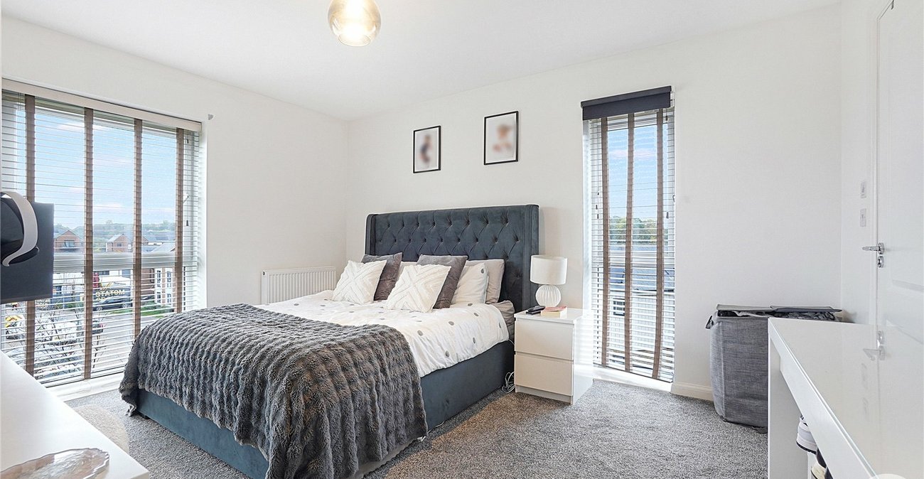 2 bedroom property for sale in Greenhithe | Robinson Jackson