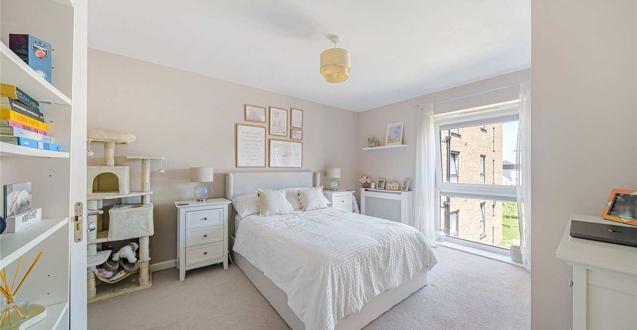 2 bedroom property for sale in Greenhithe | Robinson Jackson