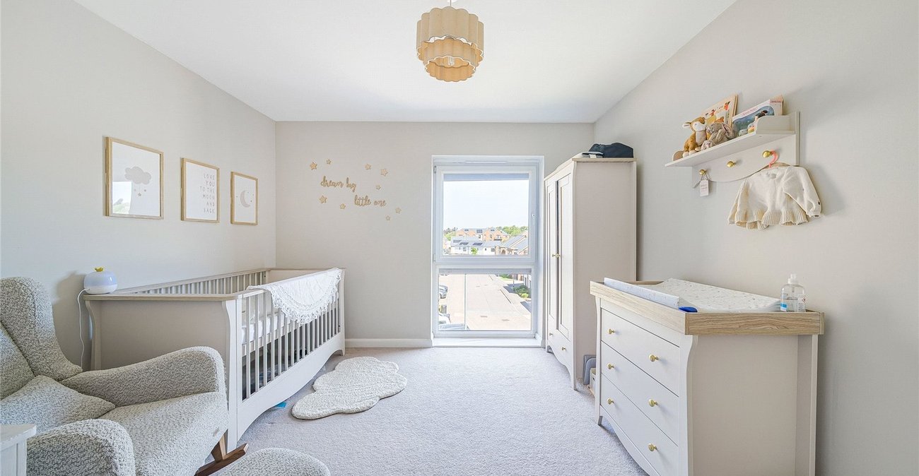 2 bedroom property for sale in Greenhithe | Robinson Jackson