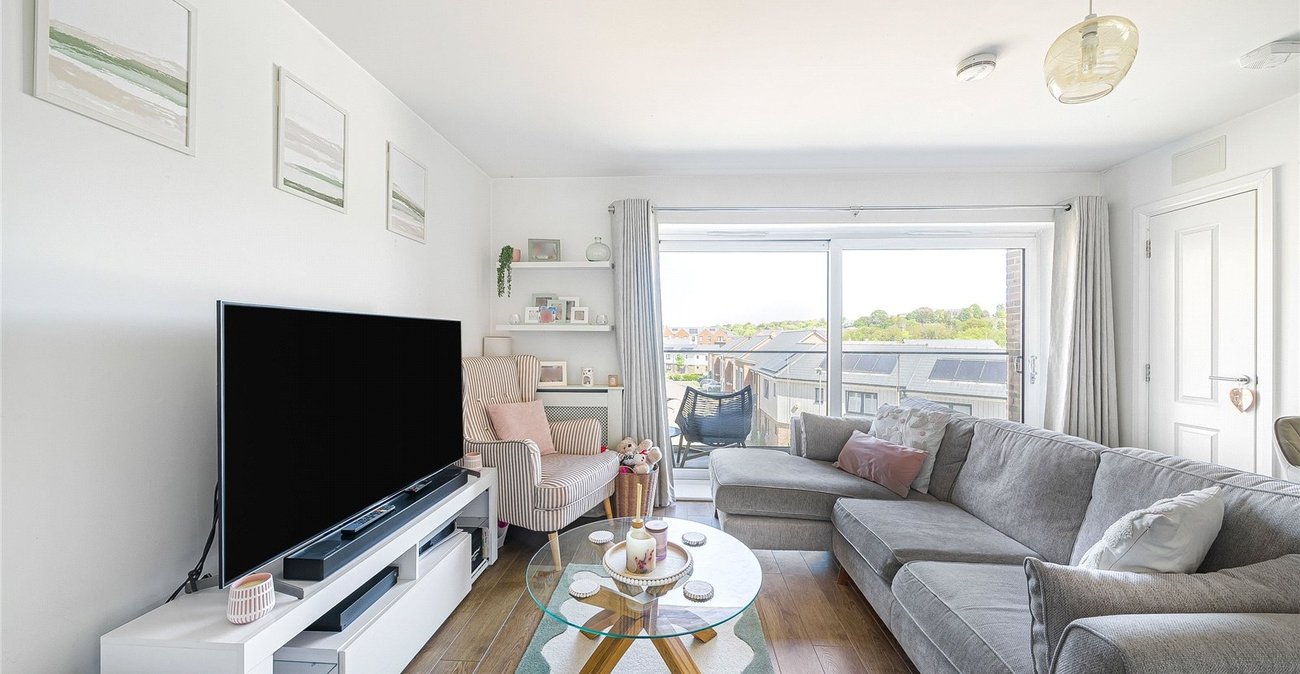 2 bedroom property for sale in Greenhithe | Robinson Jackson