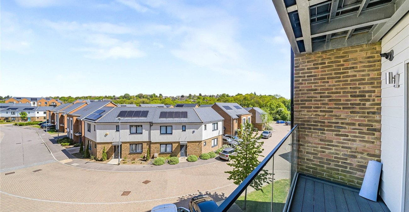 2 bedroom property for sale in Greenhithe | Robinson Jackson