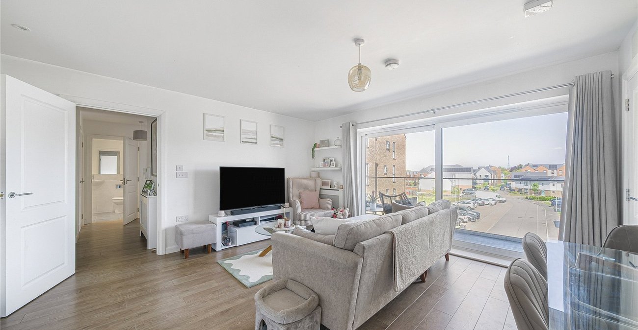 2 bedroom property for sale in Greenhithe | Robinson Jackson