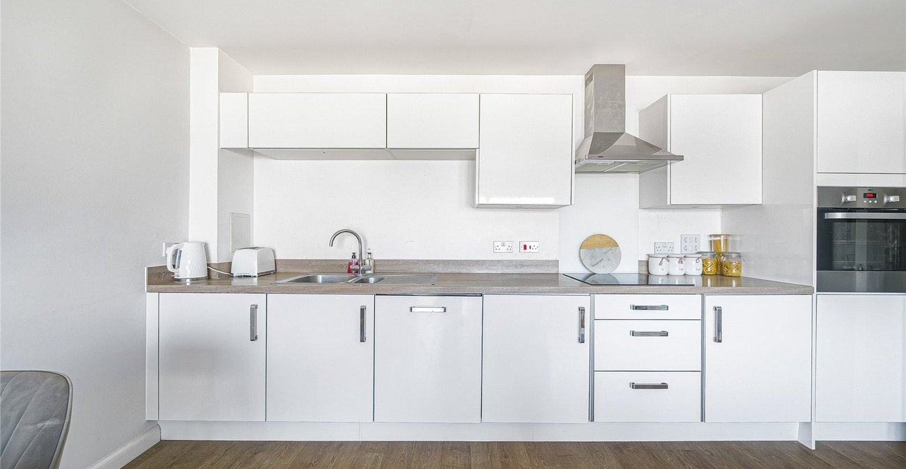 2 bedroom property for sale in Greenhithe | Robinson Jackson