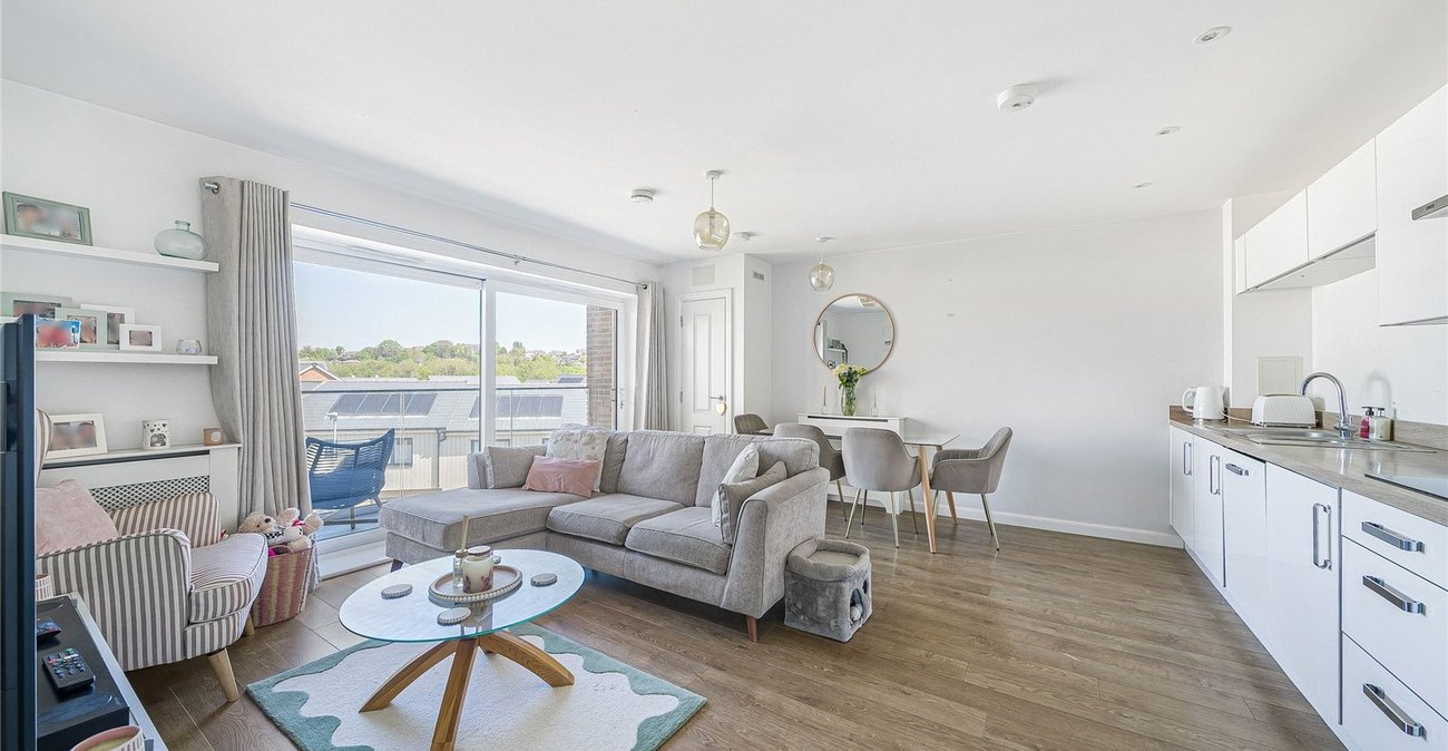 2 bedroom property for sale in Greenhithe | Robinson Jackson