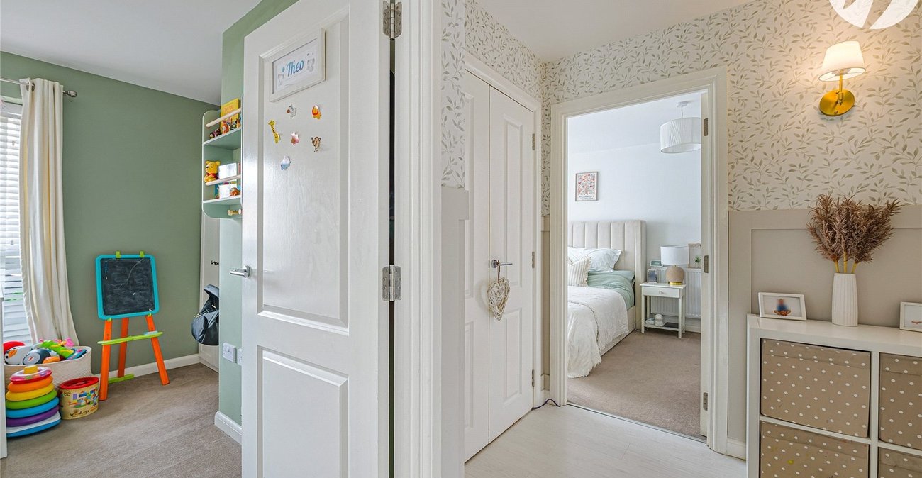 2 bedroom property for sale in Greenhithe | Robinson Jackson