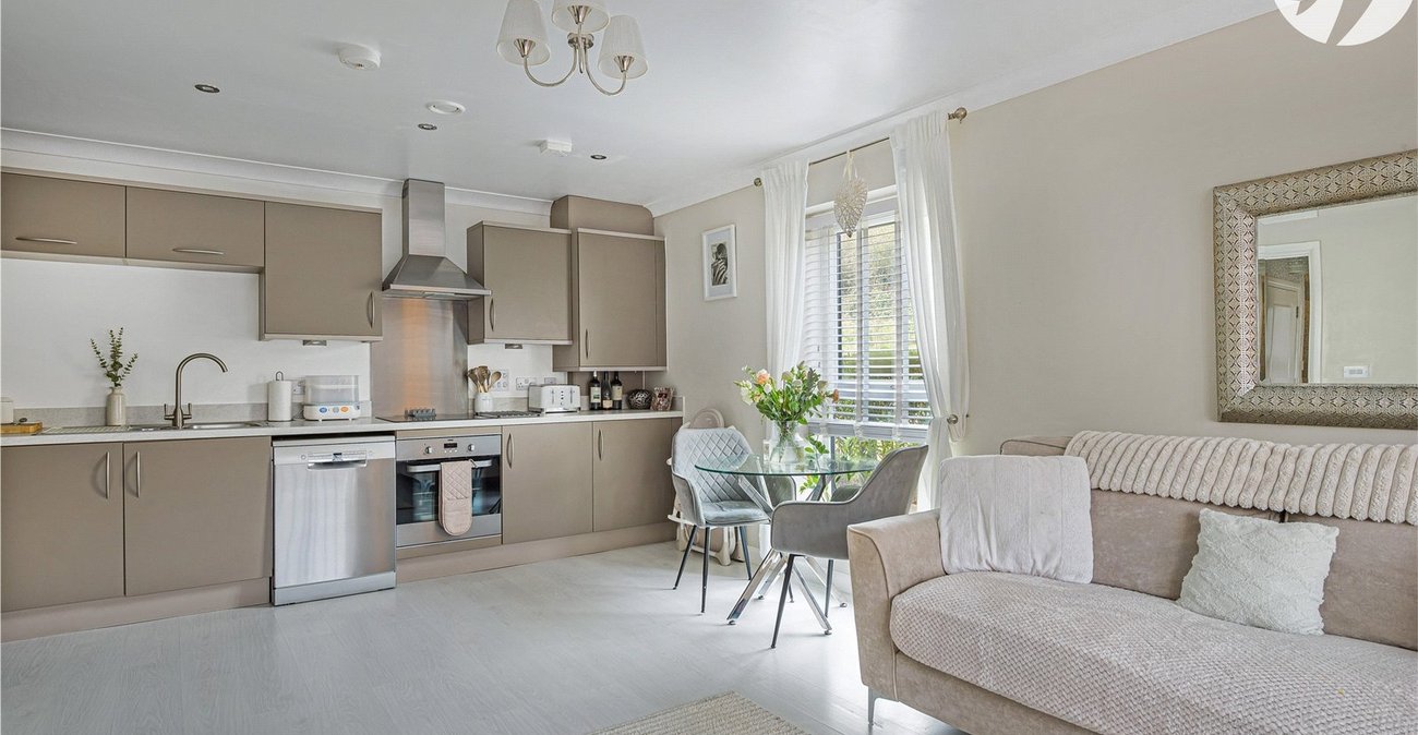 2 bedroom property for sale in Greenhithe | Robinson Jackson