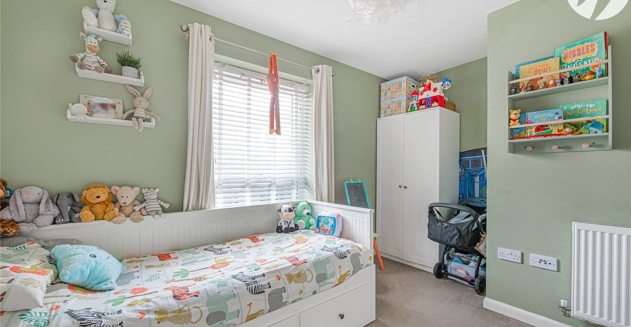 2 bedroom property for sale in Greenhithe | Robinson Jackson