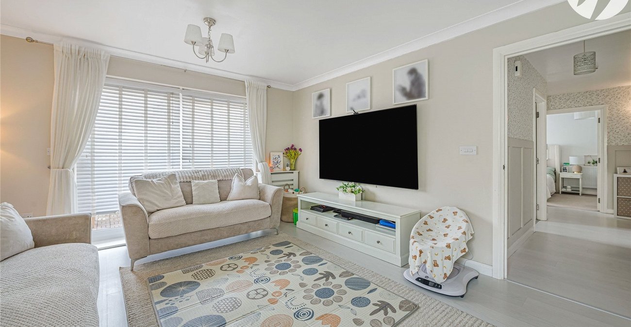 2 bedroom property for sale in Greenhithe | Robinson Jackson