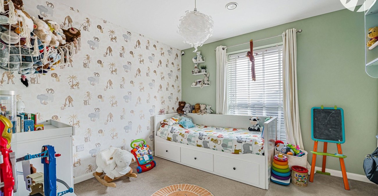 2 bedroom property for sale in Greenhithe | Robinson Jackson