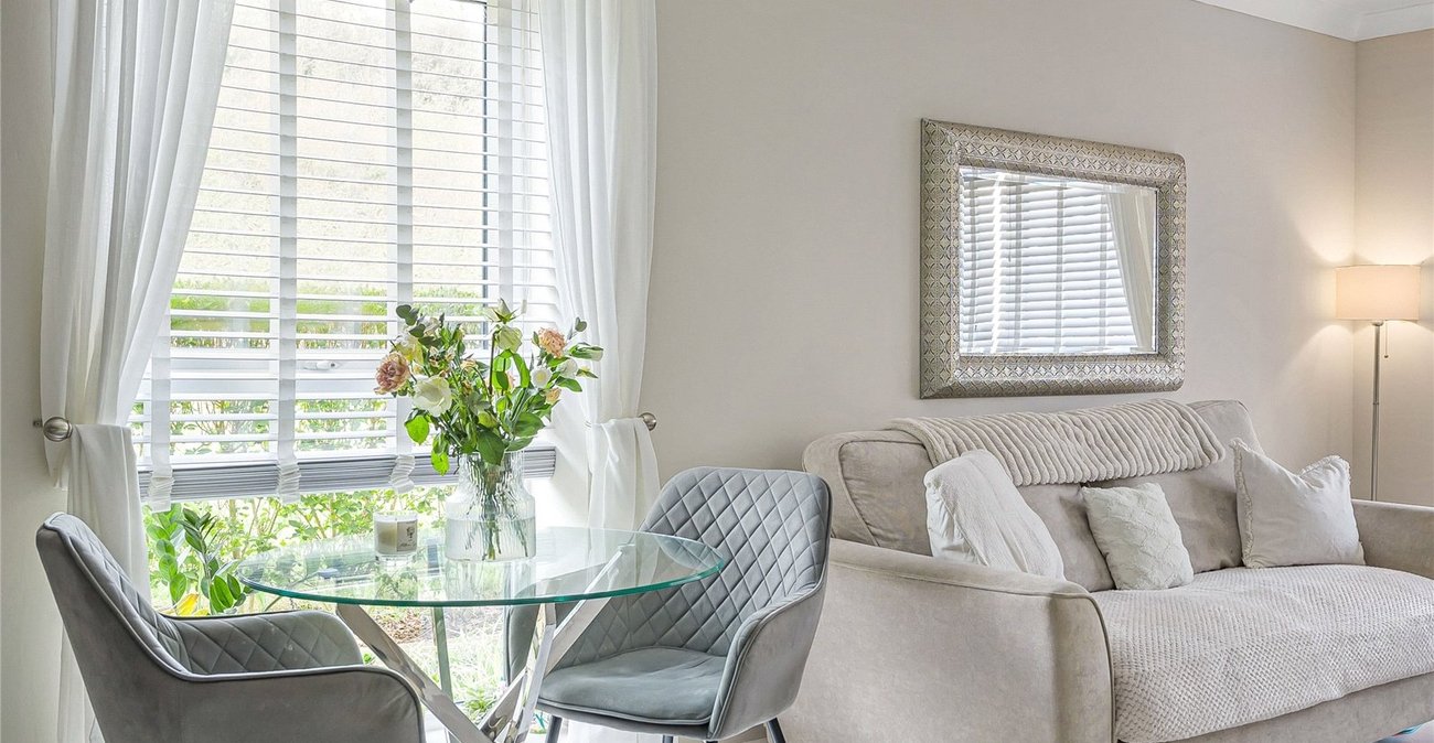 2 bedroom property for sale in Greenhithe | Robinson Jackson