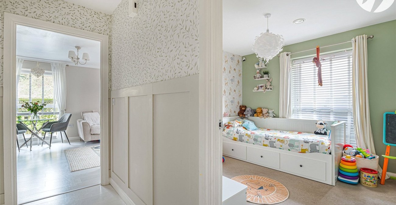 2 bedroom property for sale in Greenhithe | Robinson Jackson