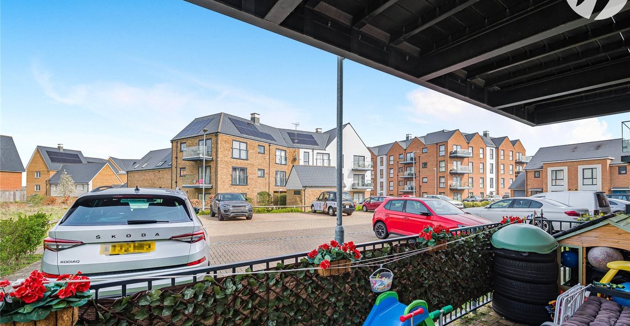 2 bedroom property for sale in Greenhithe | Robinson Jackson