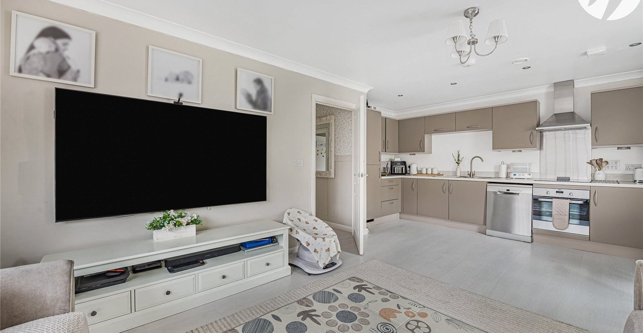2 bedroom property for sale in Greenhithe | Robinson Jackson