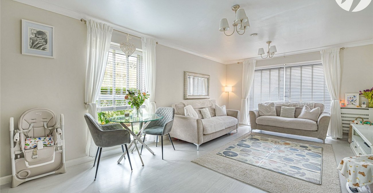 2 bedroom property for sale in Greenhithe | Robinson Jackson