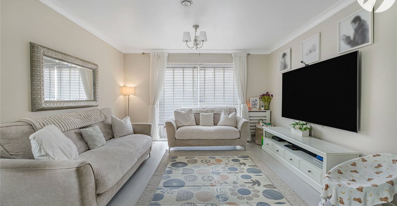 2 bedroom property for sale in Greenhithe | Robinson Jackson