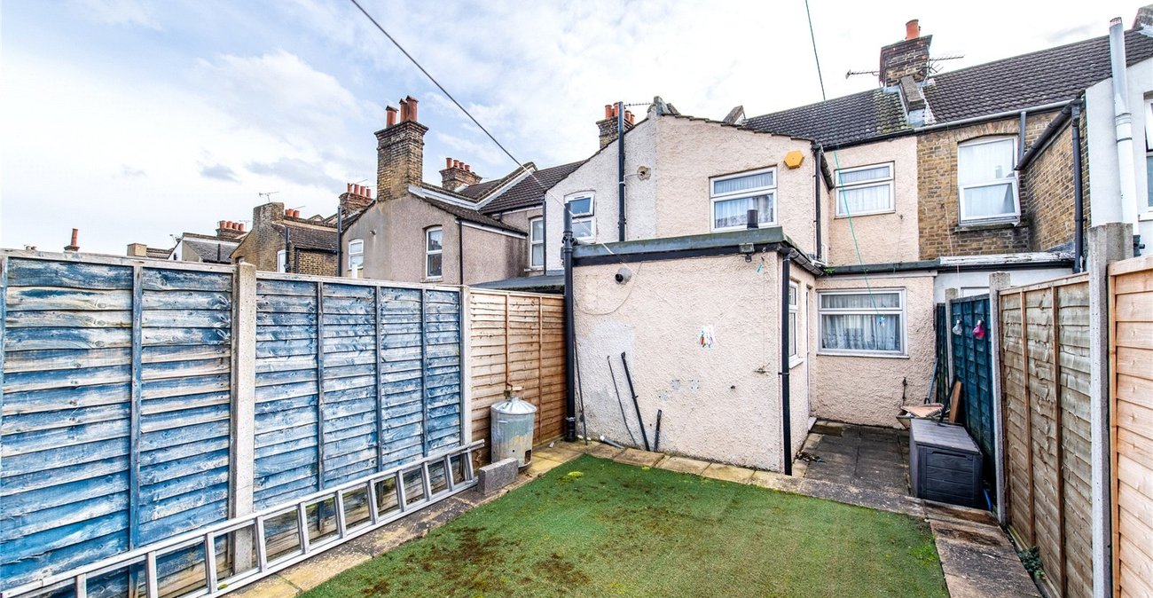 2 bedroom house for sale in Gravesend | Robinson Michael & Jackson