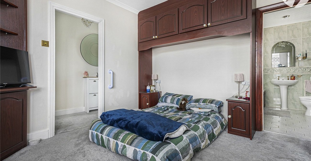 1 bedroom bungalow for sale in West Dartford | Robinson Jackson