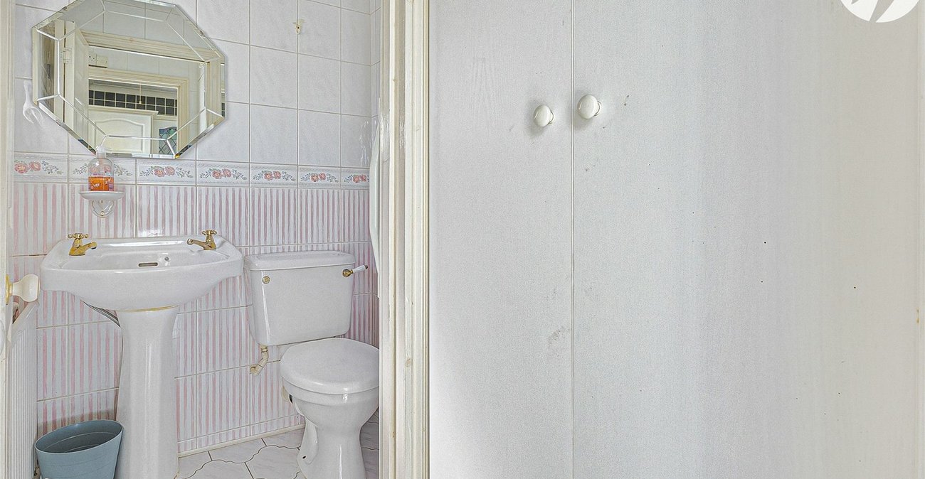 1 bedroom bungalow for sale in West Dartford | Robinson Jackson