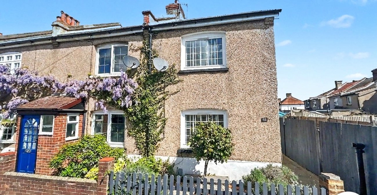 2 bedroom house for sale in Sidcup | Robinson Jackson