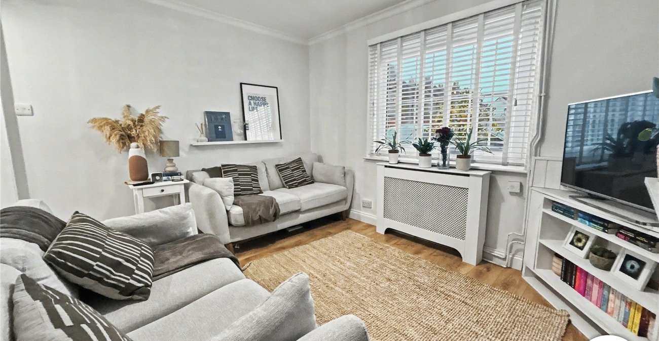 2 bedroom house for sale in Sidcup | Robinson Jackson