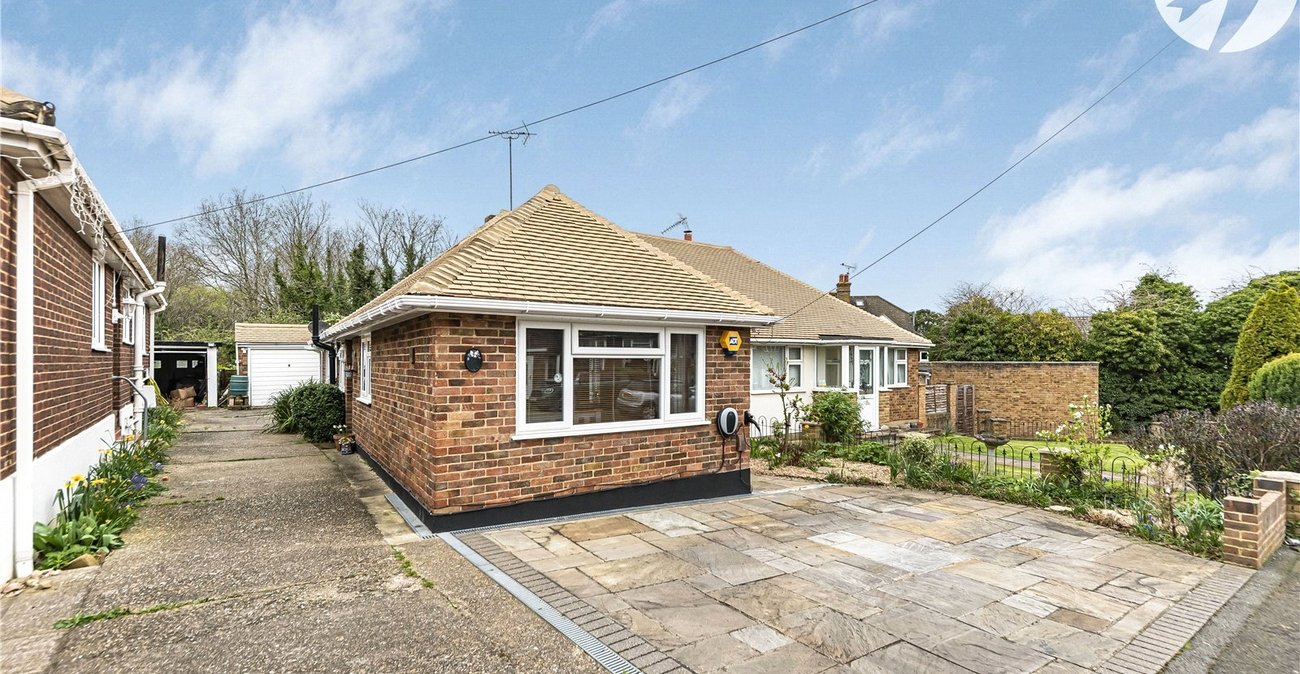 4 bedroom bungalow for sale in Swanley | Robinson Jackson