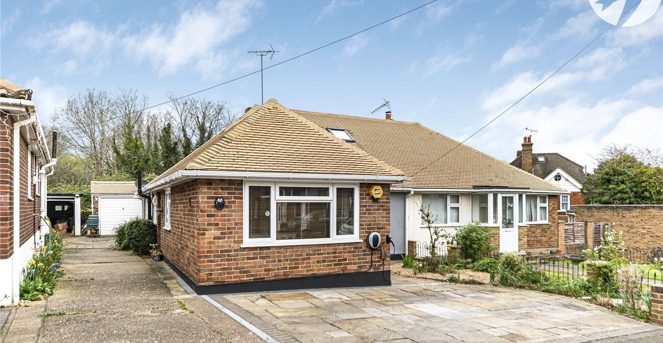 4 bedroom bungalow for sale in Swanley | Robinson Jackson